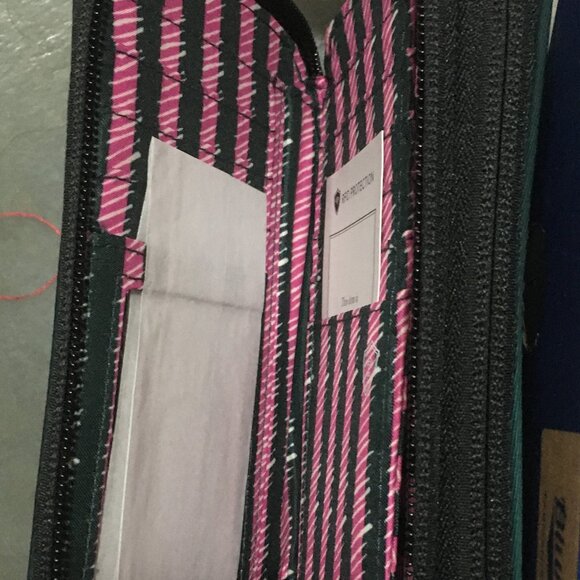 Vera Bradley Midtown RFID All in One Crossbody - Picture 4 of 7